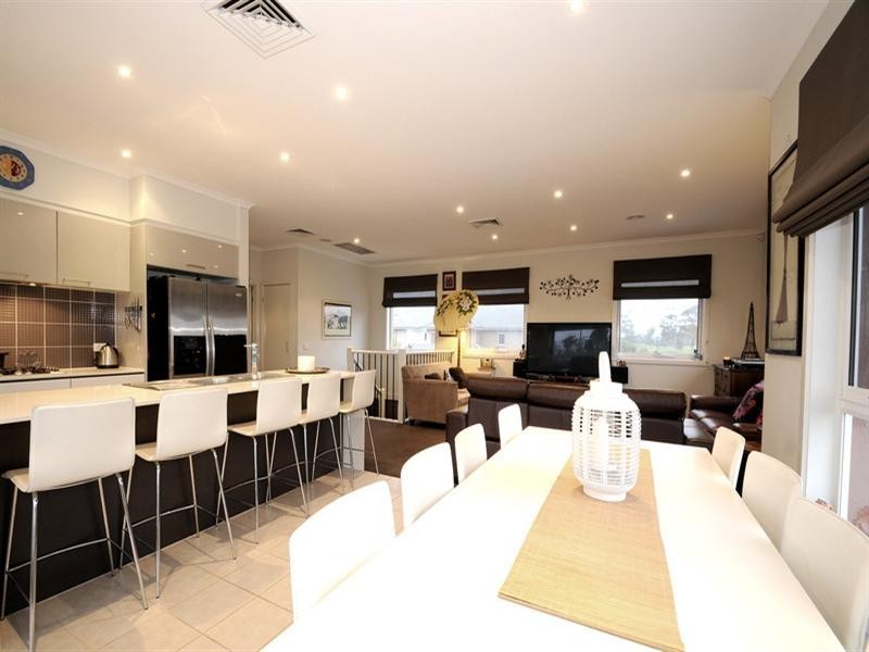 2 Dunk Crescent, Bonbeach VIC 3196