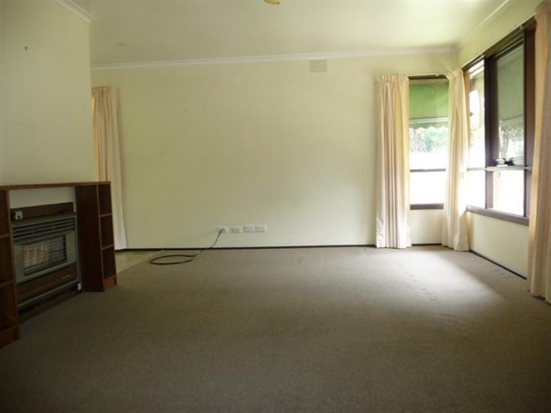 8 Leawarra Parade, Frankston VIC 3199