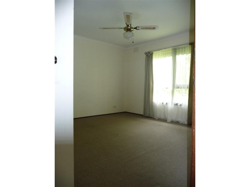 8 Leawarra Parade, Frankston VIC 3199