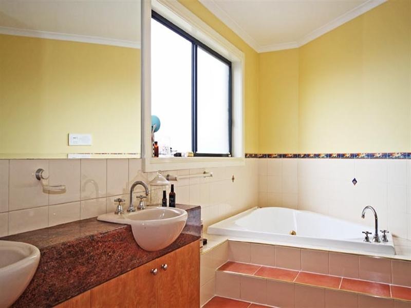 18 Harbour Drive, Patterson Lakes VIC 3197