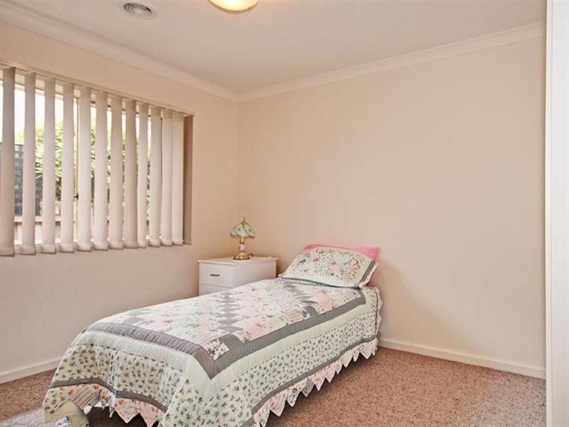 2/15 Swanpool Avenue, Chelsea VIC 3196