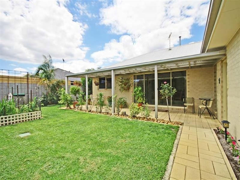 2/15 Swanpool Avenue, Chelsea VIC 3196