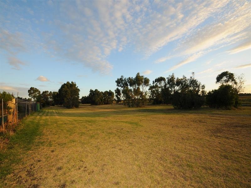 64 Branagan Drive, Aspendale Gardens VIC 3195