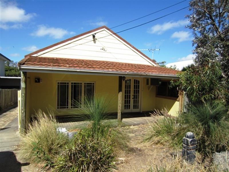 28 Beach Grove, Seaford VIC 3198