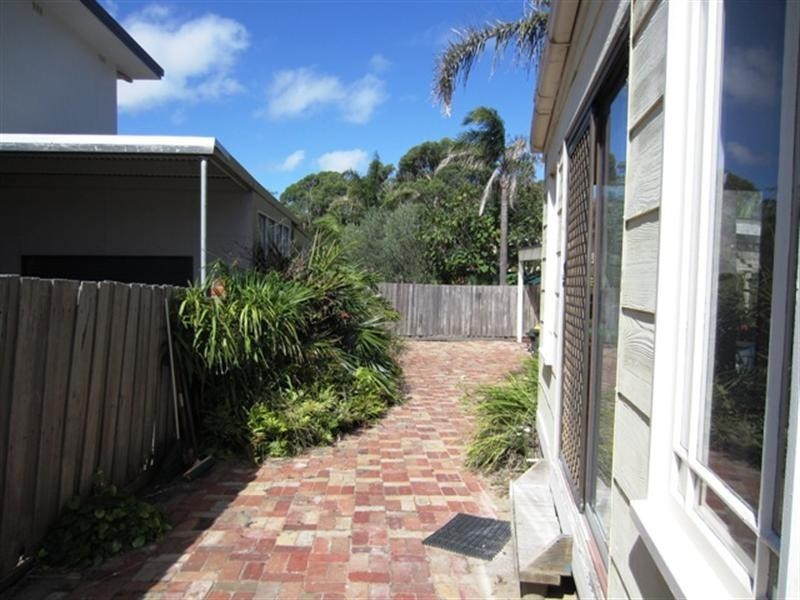 28 Beach Grove, Seaford VIC 3198