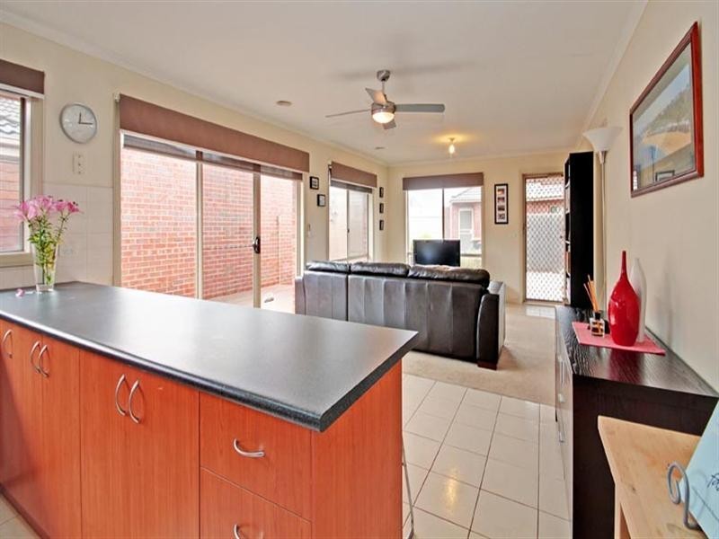 2/8 Bondi Road, Bonbeach VIC 3196