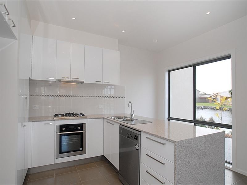 3/10 Rhode Island, Patterson Lakes VIC 3197