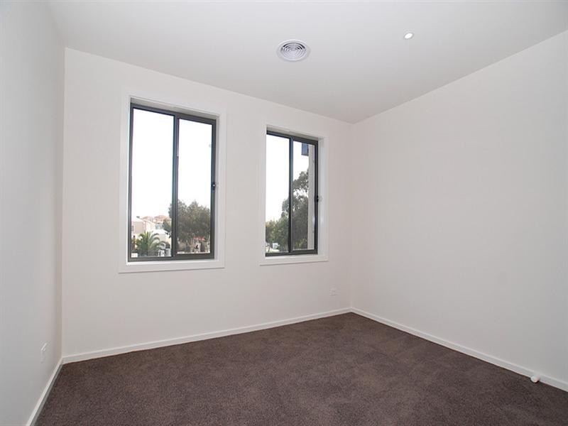 3/10 Rhode Island, Patterson Lakes VIC 3197