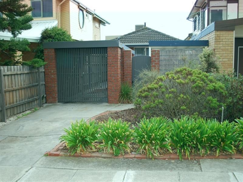 15 Newington Parade, Chelsea VIC 3196