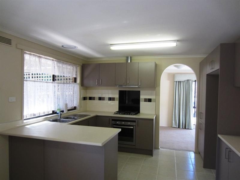 10 Cane Avenue, Seaford VIC 3198