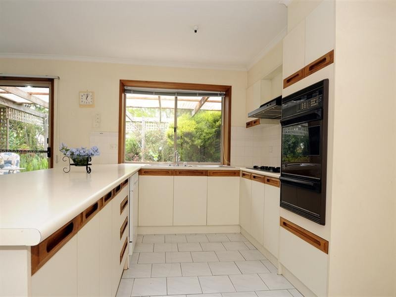 15 Ghiran Close, Aspendale Gardens VIC 3195