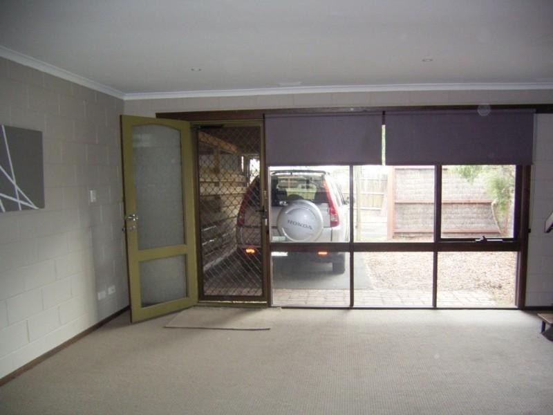 2/295 Nepean Highway, Seaford VIC 3198