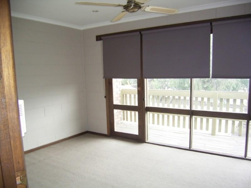 2/295 Nepean Highway, Seaford VIC 3198