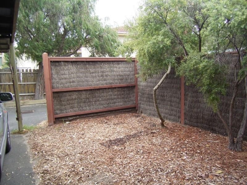 2/295 Nepean Highway, Seaford VIC 3198