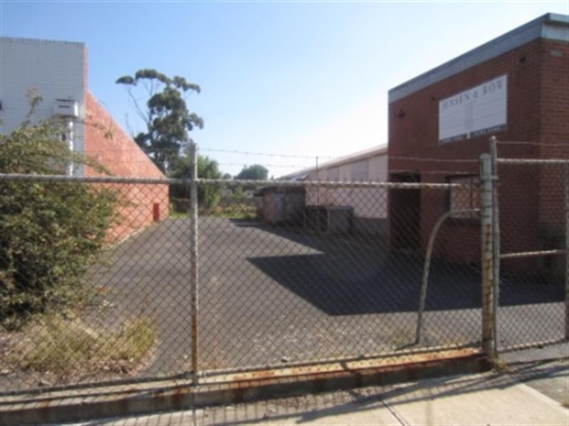 2 Douglas Grove, Frankston VIC 3199