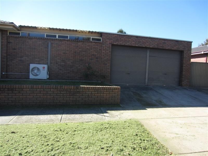 6 Glenbourne Road, Cranbourne VIC 3977