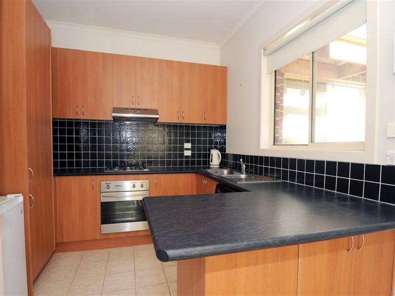 2/18 East Road, Seaford VIC 3198