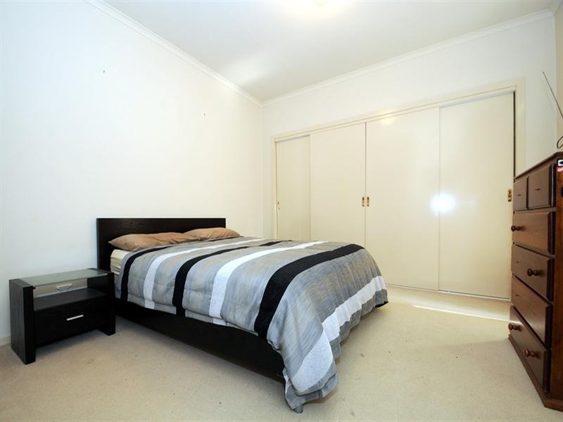 2/18 East Road, Seaford VIC 3198