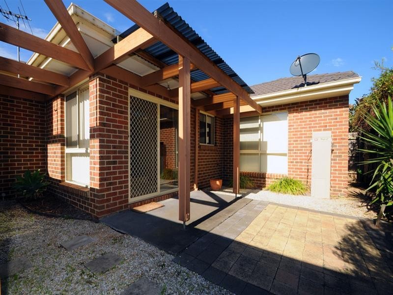2/18 East Road, Seaford VIC 3198