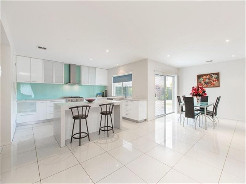 12 Coorong Circle, Waterways VIC 3195