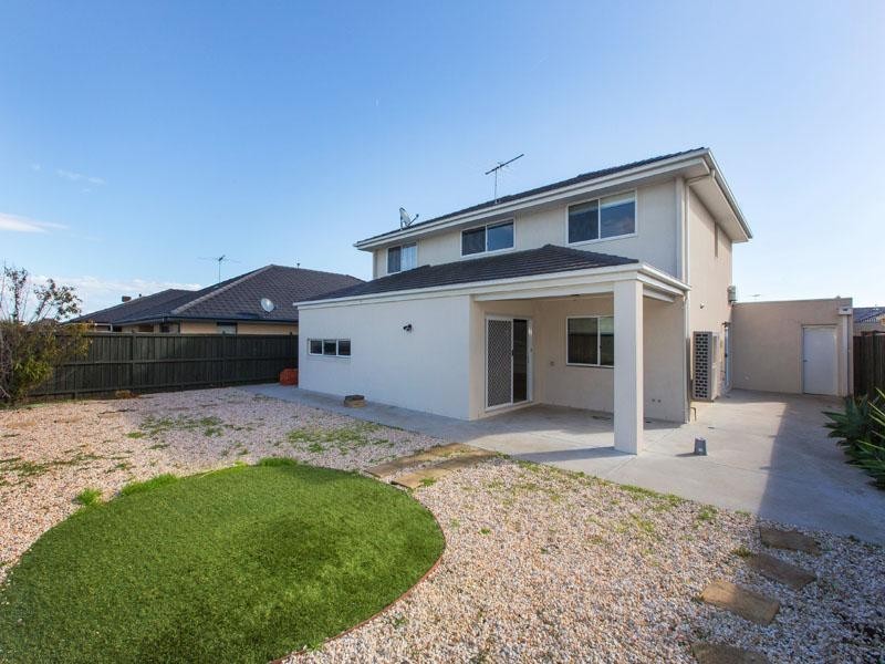 12 Coorong Circle, Waterways VIC 3195