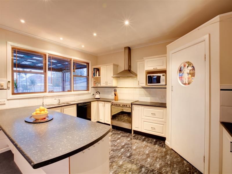 12 Moonda Grove, Cheltenham VIC 3192