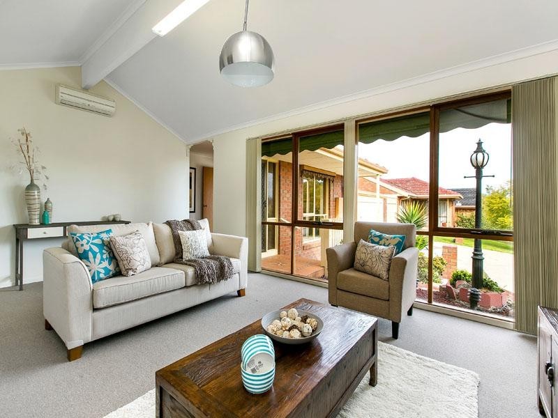 8 Lauren Close, Dingley Village VIC 3172