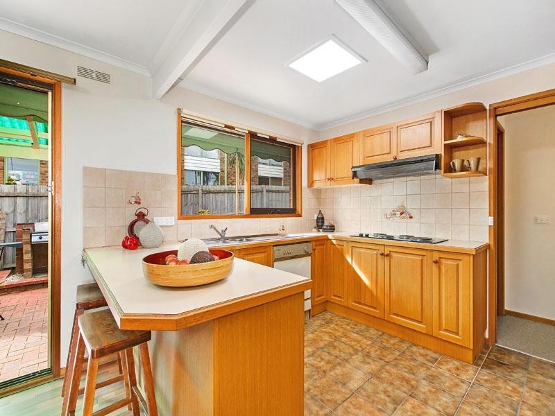 8 Lauren Close, Dingley Village VIC 3172