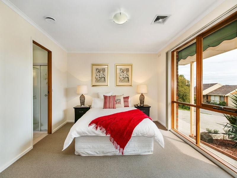 8 Lauren Close, Dingley Village VIC 3172