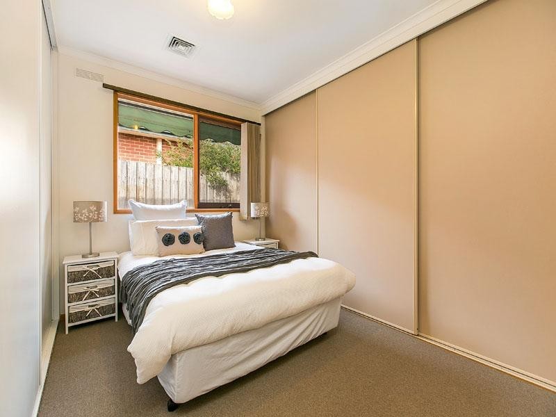 8 Lauren Close, Dingley Village VIC 3172