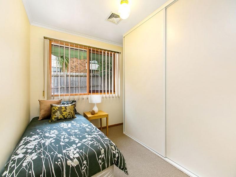 8 Lauren Close, Dingley Village VIC 3172