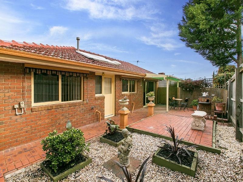 8 Lauren Close, Dingley Village VIC 3172