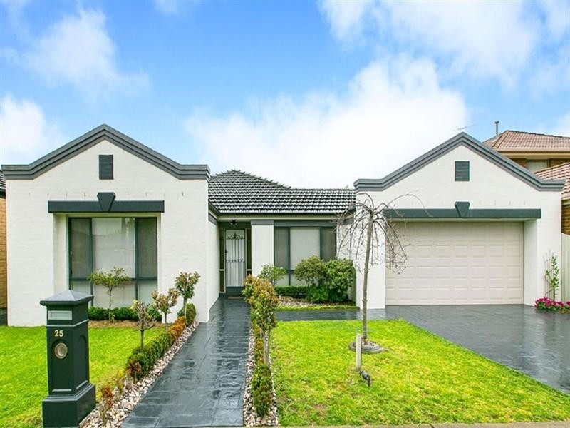 25 Heathland Way, Dingley Village VIC 3172