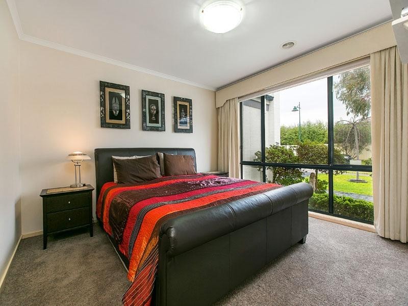 25 Heathland Way, Dingley Village VIC 3172
