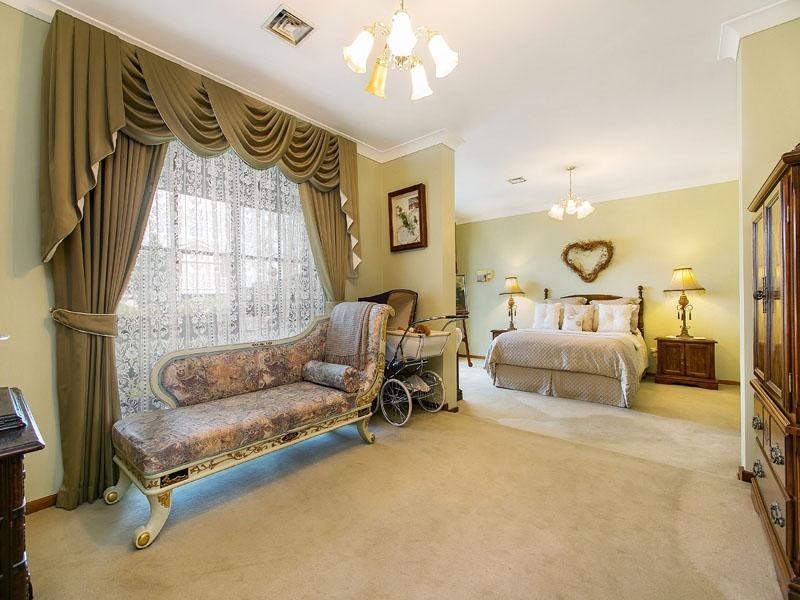 2-4 Chaldron Place, Dingley Village VIC 3172