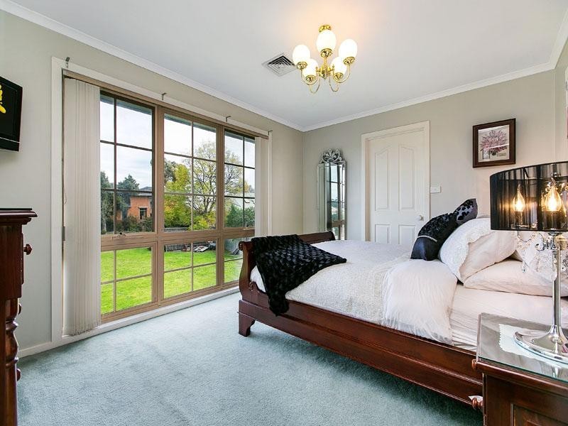 2-4 Chaldron Place, Dingley Village VIC 3172