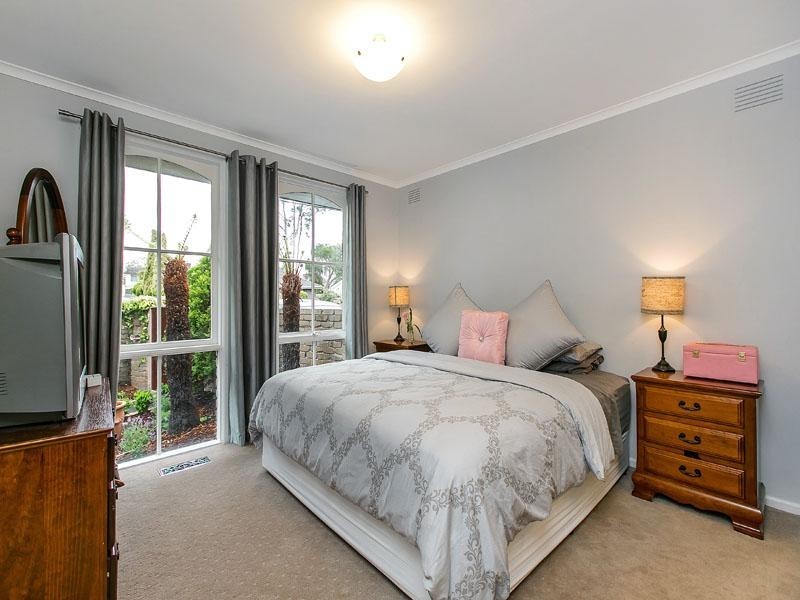 12 Shelford Grove, Dingley Village VIC 3172