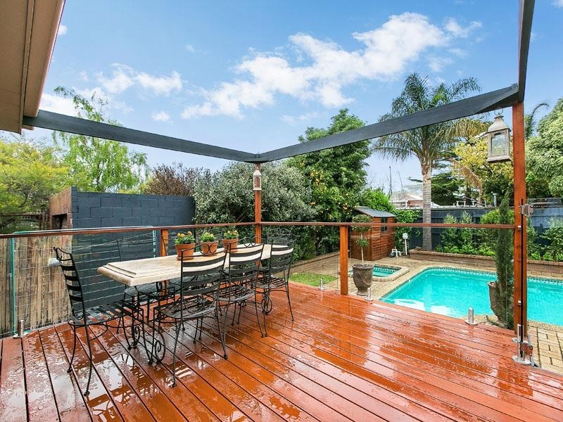 12 Shelford Grove, Dingley Village VIC 3172