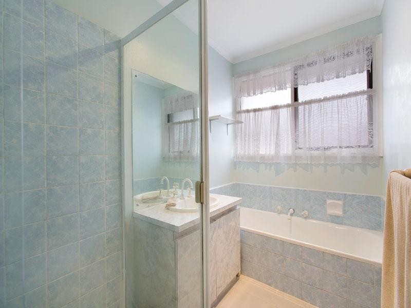 12 Bayville Drive, Dingley Village VIC 3172