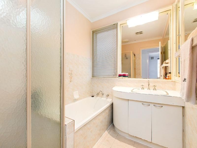 14 Plaza Crescent, Dingley Village VIC 3172