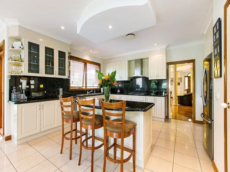 14 Aisha Crescent, Dingley Village VIC 3172