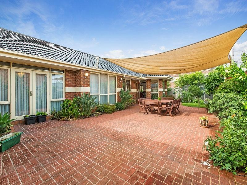 14 Aisha Crescent, Dingley Village VIC 3172
