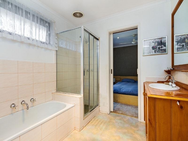 9 Bridgewater Drive, Dingley Village VIC 3172