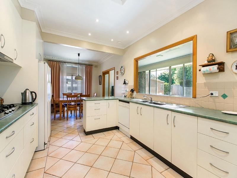 21 Kenjulie Drive, Bentleigh East VIC 3165