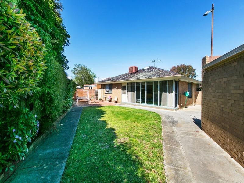 21 Kenjulie Drive, Bentleigh East VIC 3165
