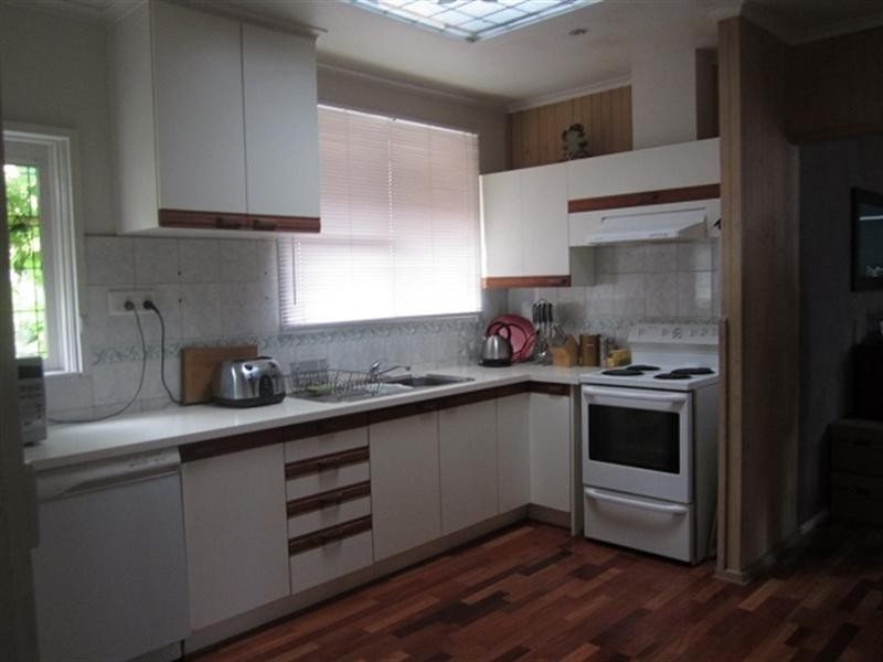 42 Kingswood Drive, Dingley Village VIC 3172