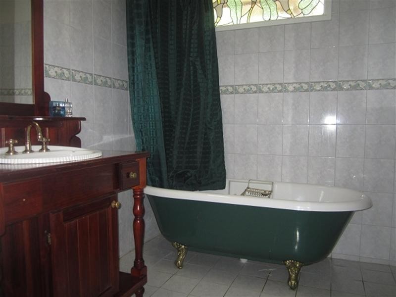 42 Kingswood Drive, Dingley Village VIC 3172