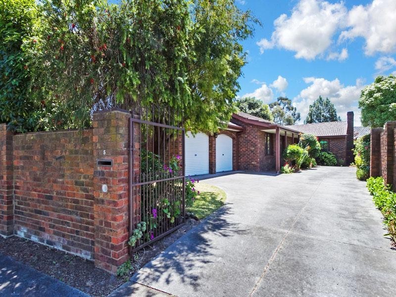 5 Colin Court, Dingley Village VIC 3172