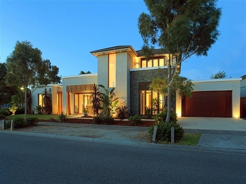12 Burdekin Boulevard, Waterways VIC 3195
