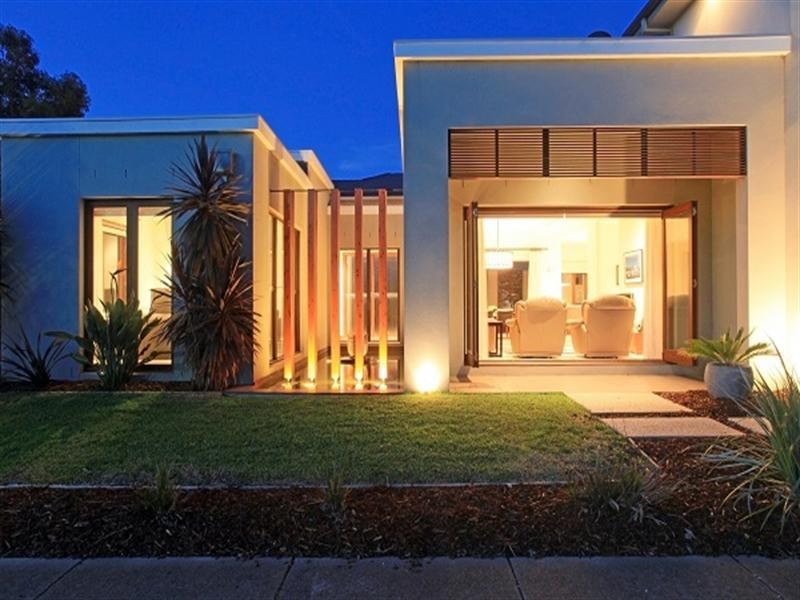 12 Burdekin Boulevard, Waterways VIC 3195